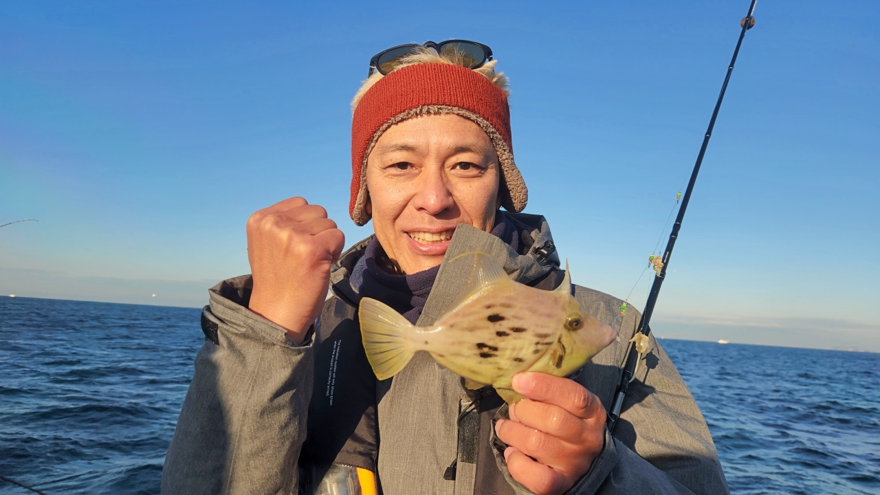 ぴかぴかライトで魚の注目を集めて釣り上げる♪カワハギ釣りならまかせろ！