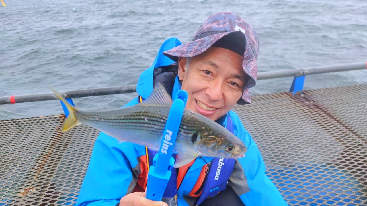 雨の日も笑顔満開！本牧の海で多彩な魚種に挑戦！ファミリーフィッシングならまかせろ！
